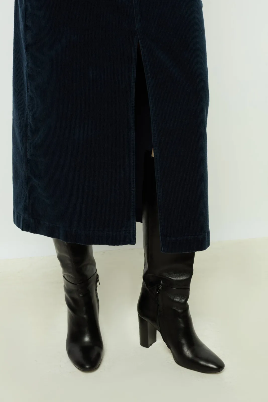 Outlet Corduroy midi skirt - CASSIDIE Skirts