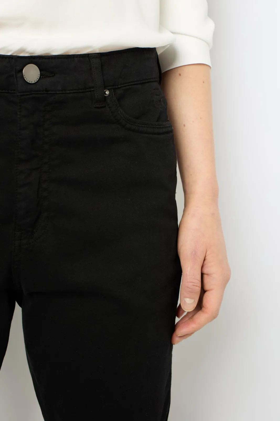 Outlet Crossbody bag in leather - LE MINI CHARLOTTE Trousers