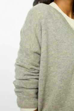 Best V-neck cashmere sweater - JANETTE Knitwear