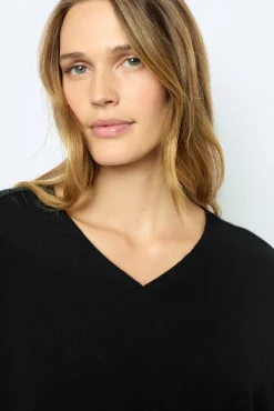 Hot V-neck cashmere sweater - LILIROSE Knitwear